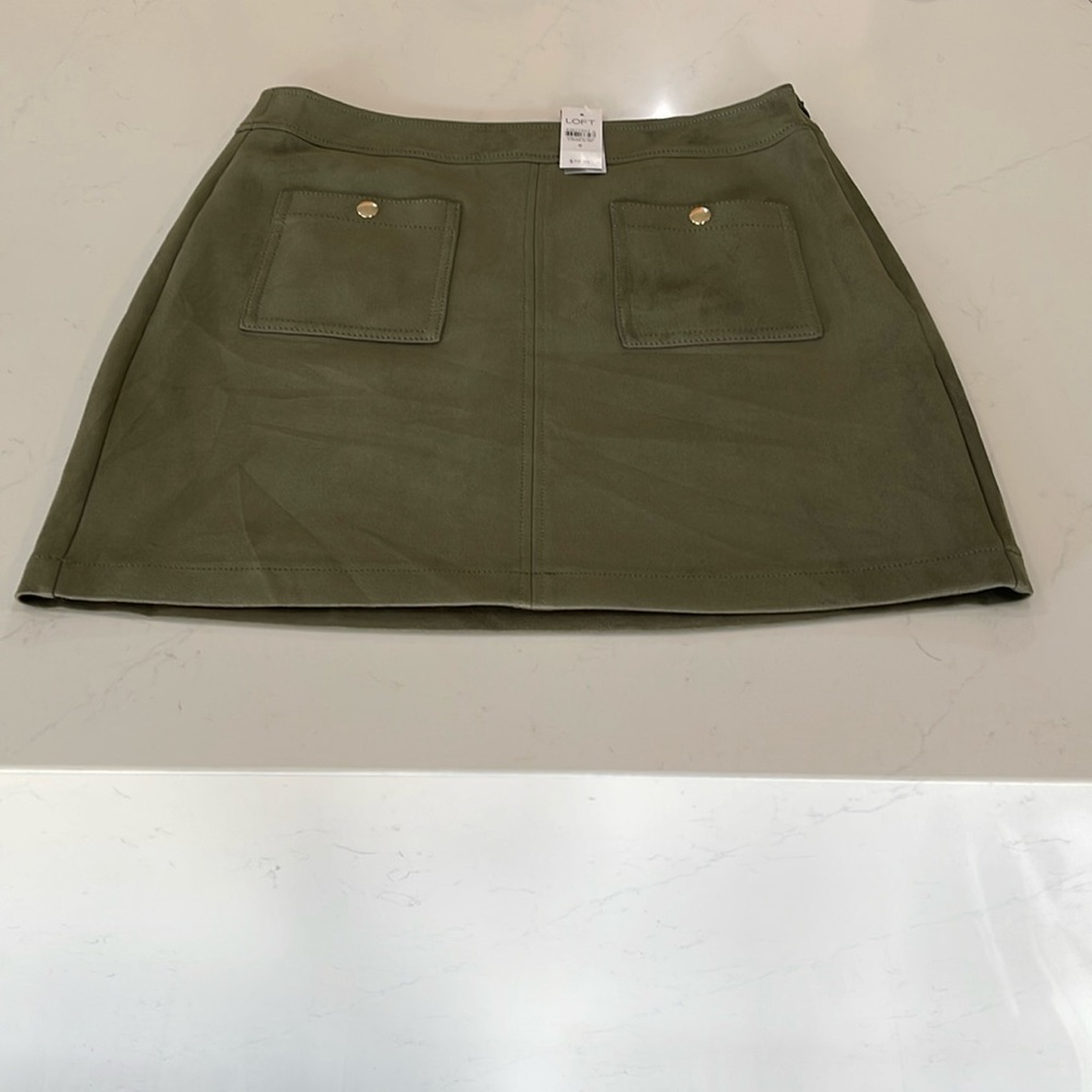 Women’s green suede skirt, size 8